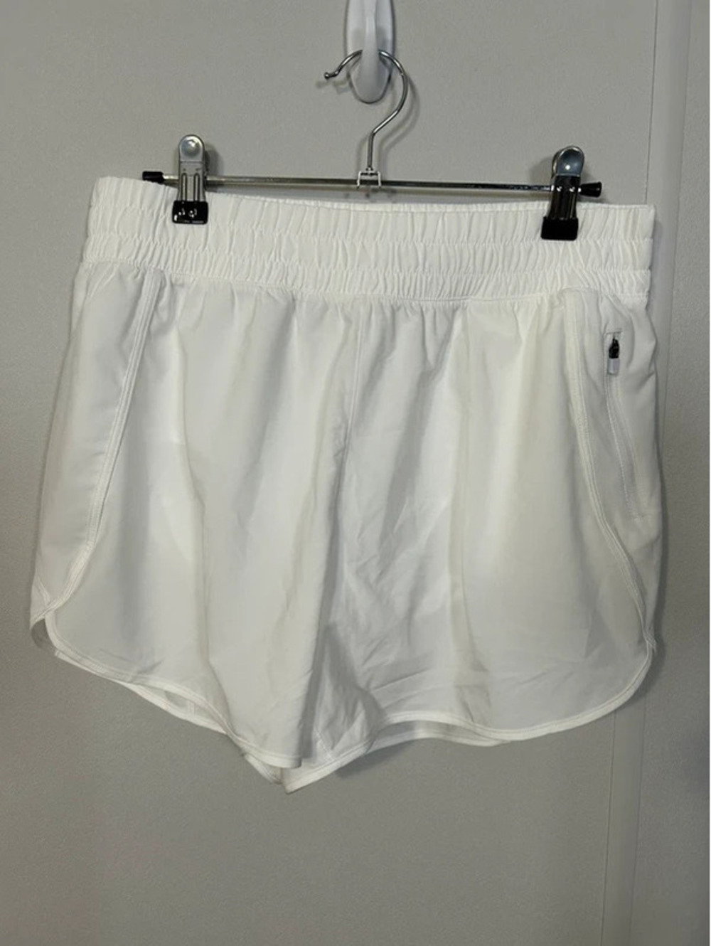 NWT Crz Yoga White Athletic Running Shorts Women’s Medium 8/10 Zip Pocket